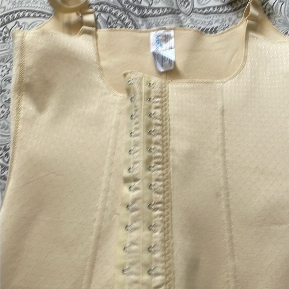 Shaper body ,size XL